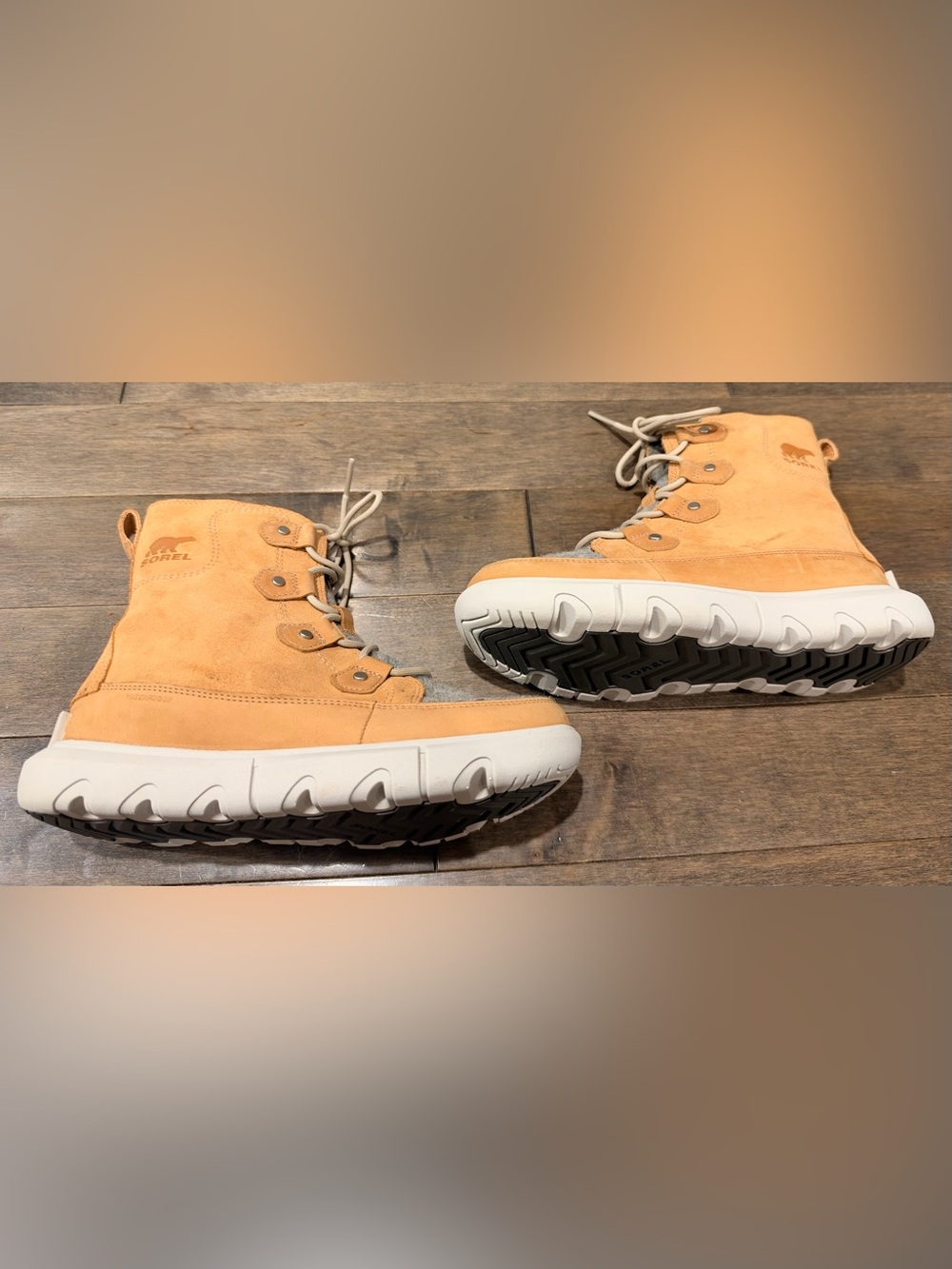 Like New Women’s Sz 8 Tawny Buff/ Moonstone Explorer II Joan Waterproof Boot